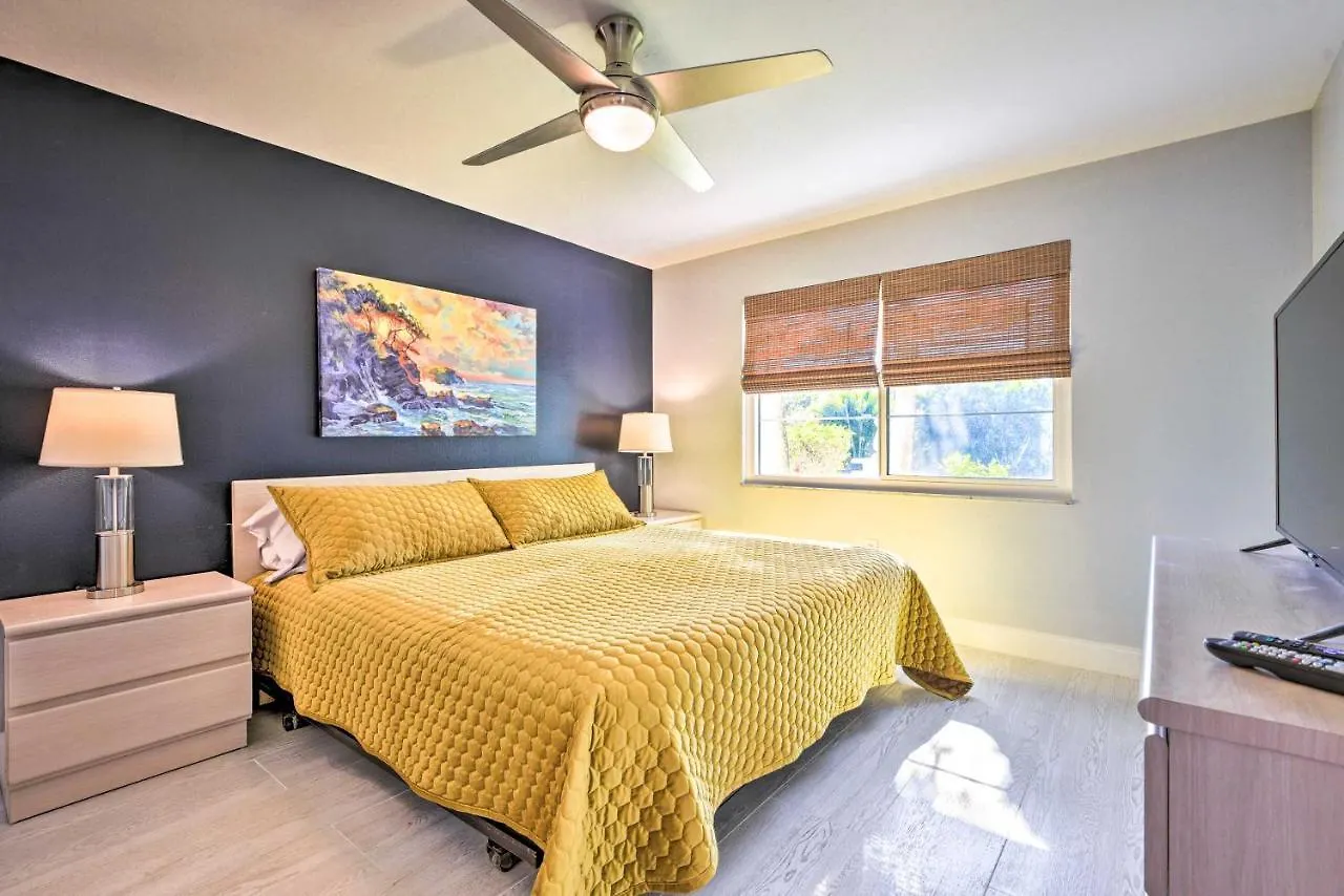 Walk To With Pool And Patio In Sarasota! * Sarasota