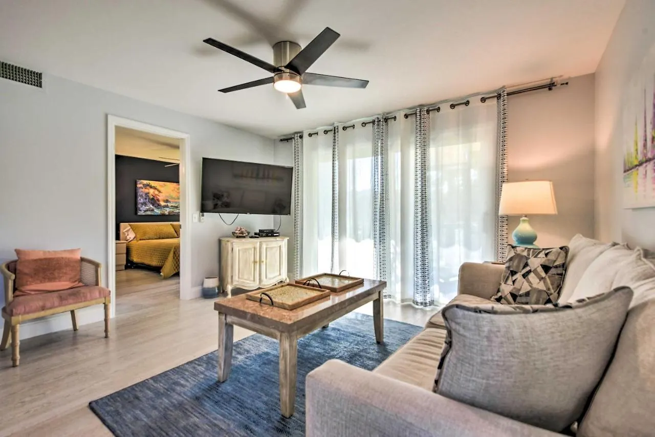 Walk To With Pool And Patio In Sarasota! * Sarasota
