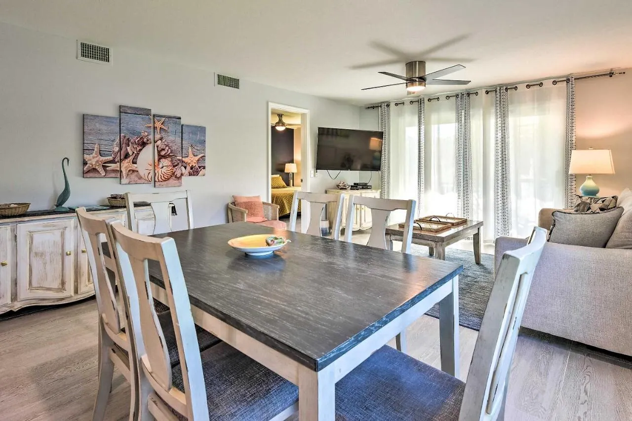 Apartment Walk To With Pool And Patio In Sarasota!
