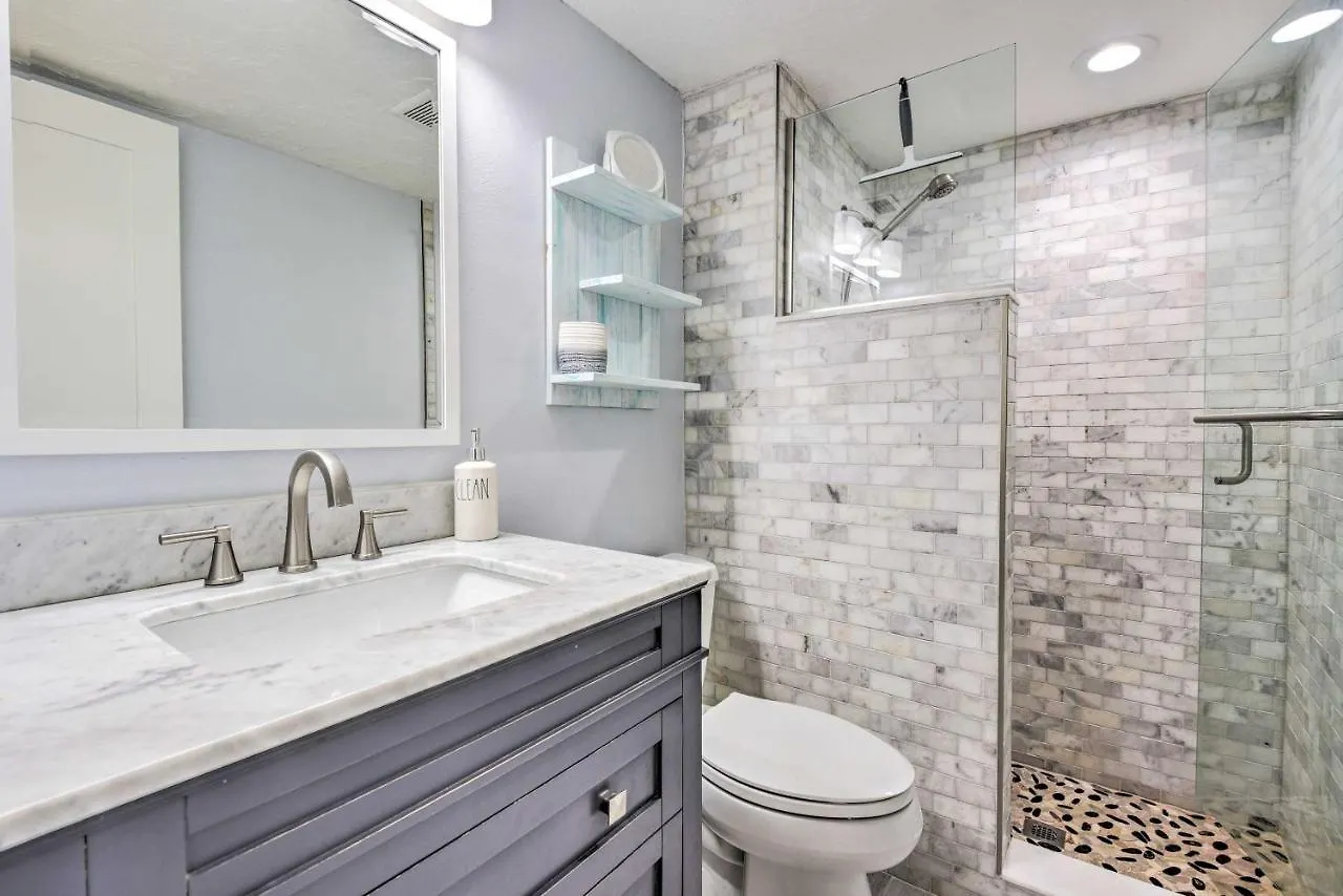 Walk To With Pool And Patio In Sarasota!
