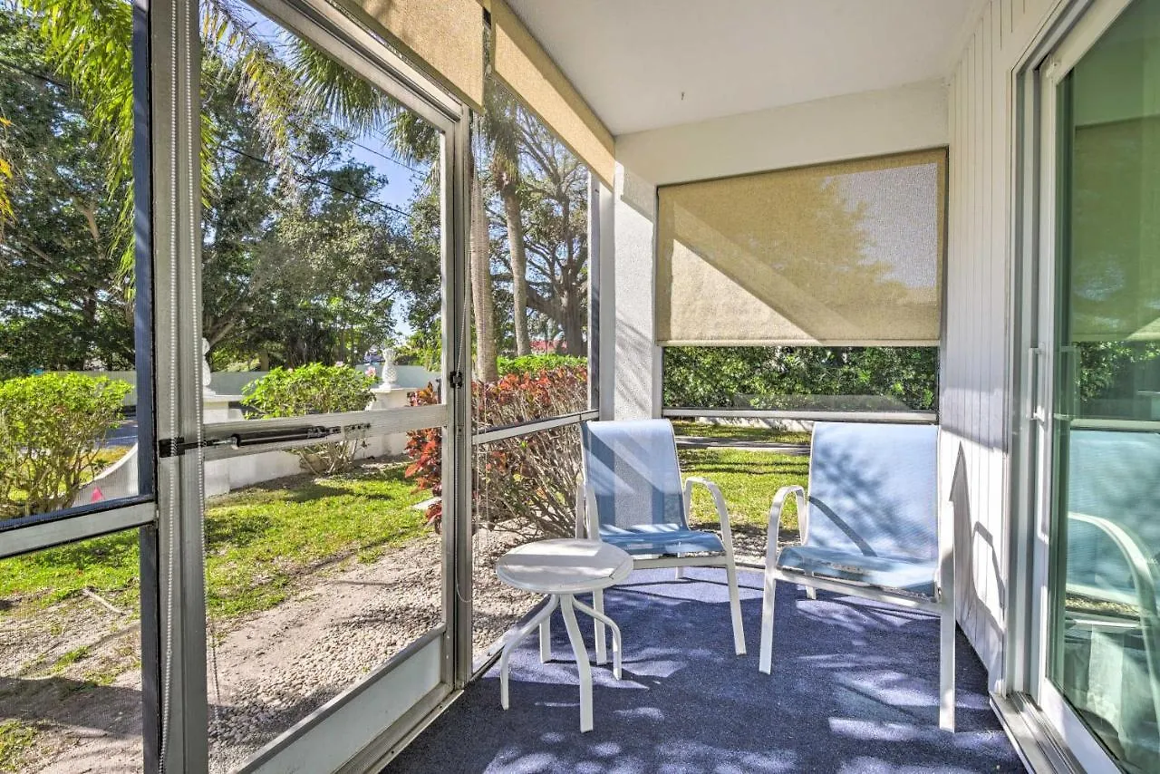 Walk To With Pool And Patio In Sarasota! *