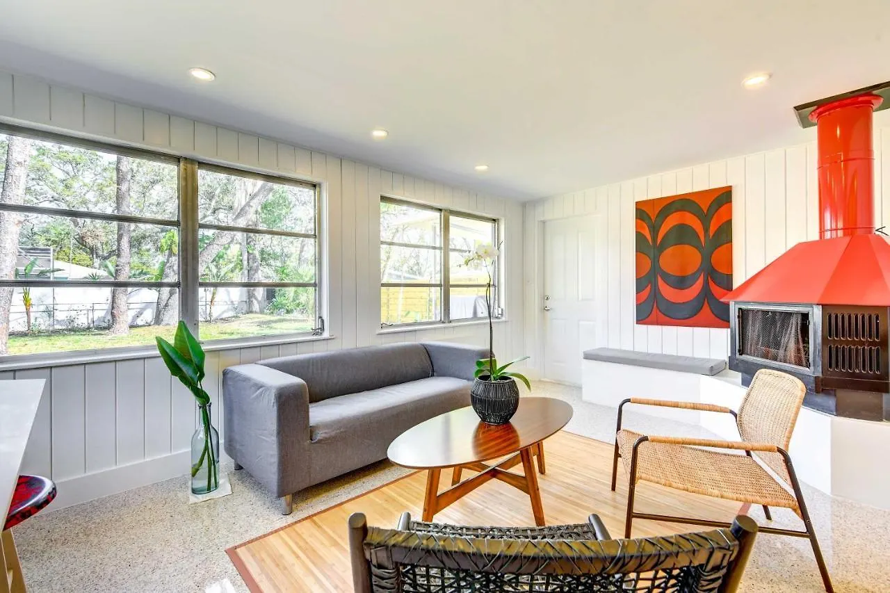Charming Vacation Near Downtown *