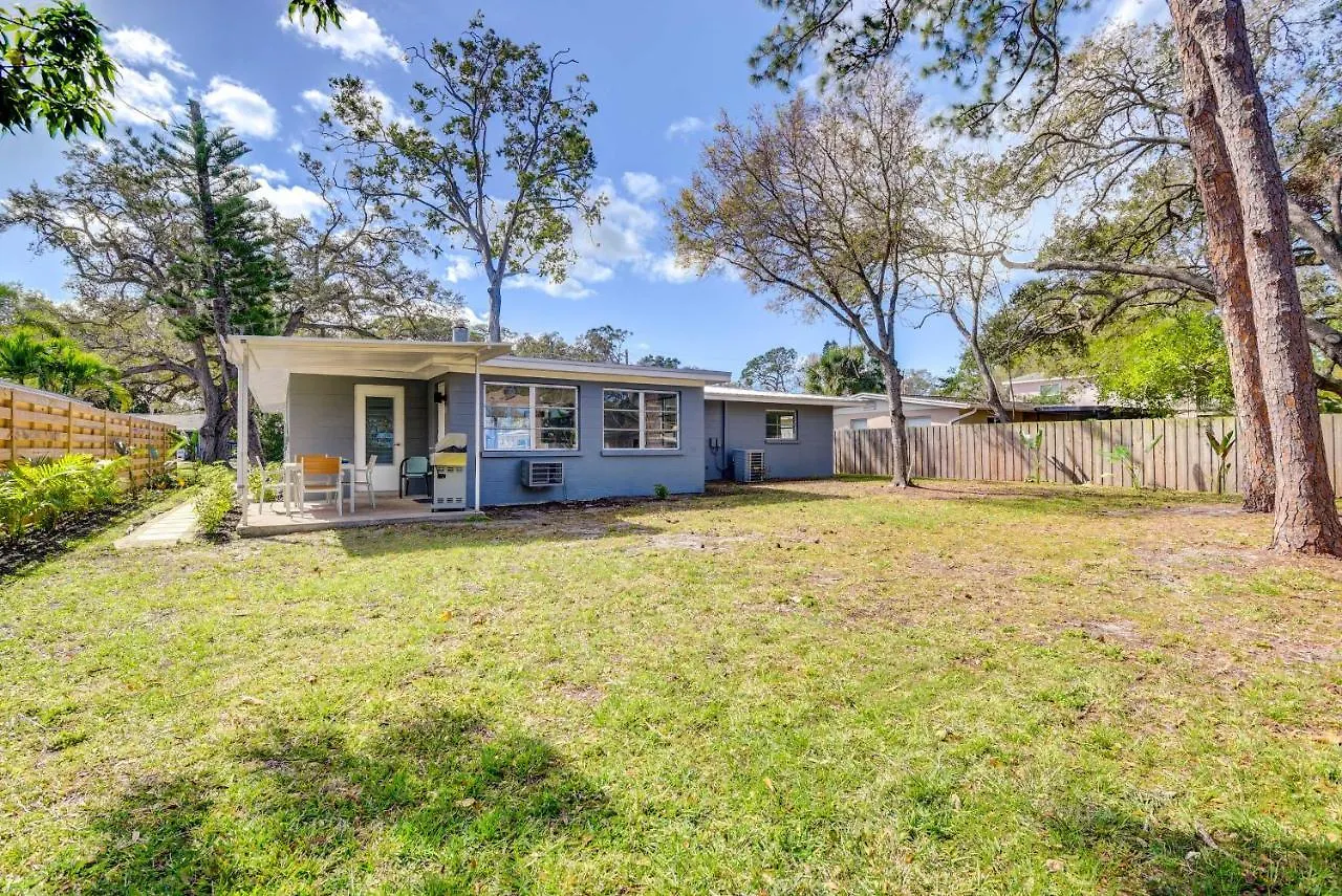 Charming Vacation Near Downtown Holiday home
