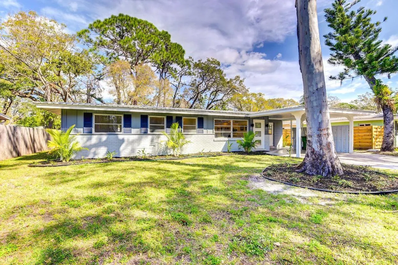 Charming Vacation Near Downtown Holiday home