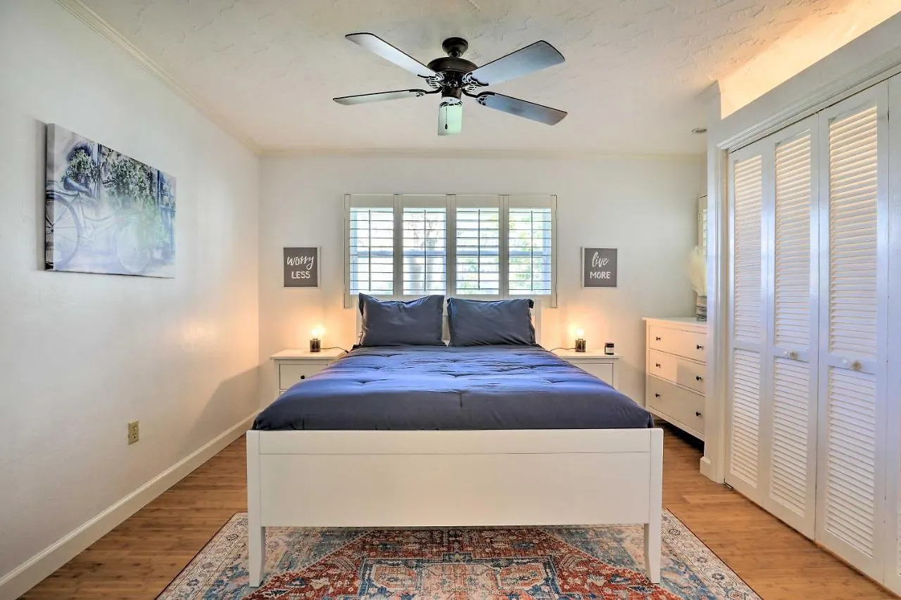 Holiday home Vacation With Pool And Game Room!