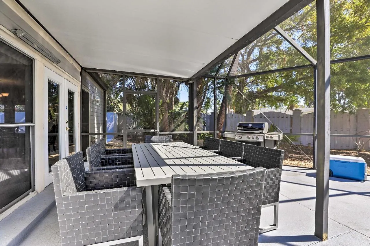 Holiday home Vacation With Pool And Game Room!