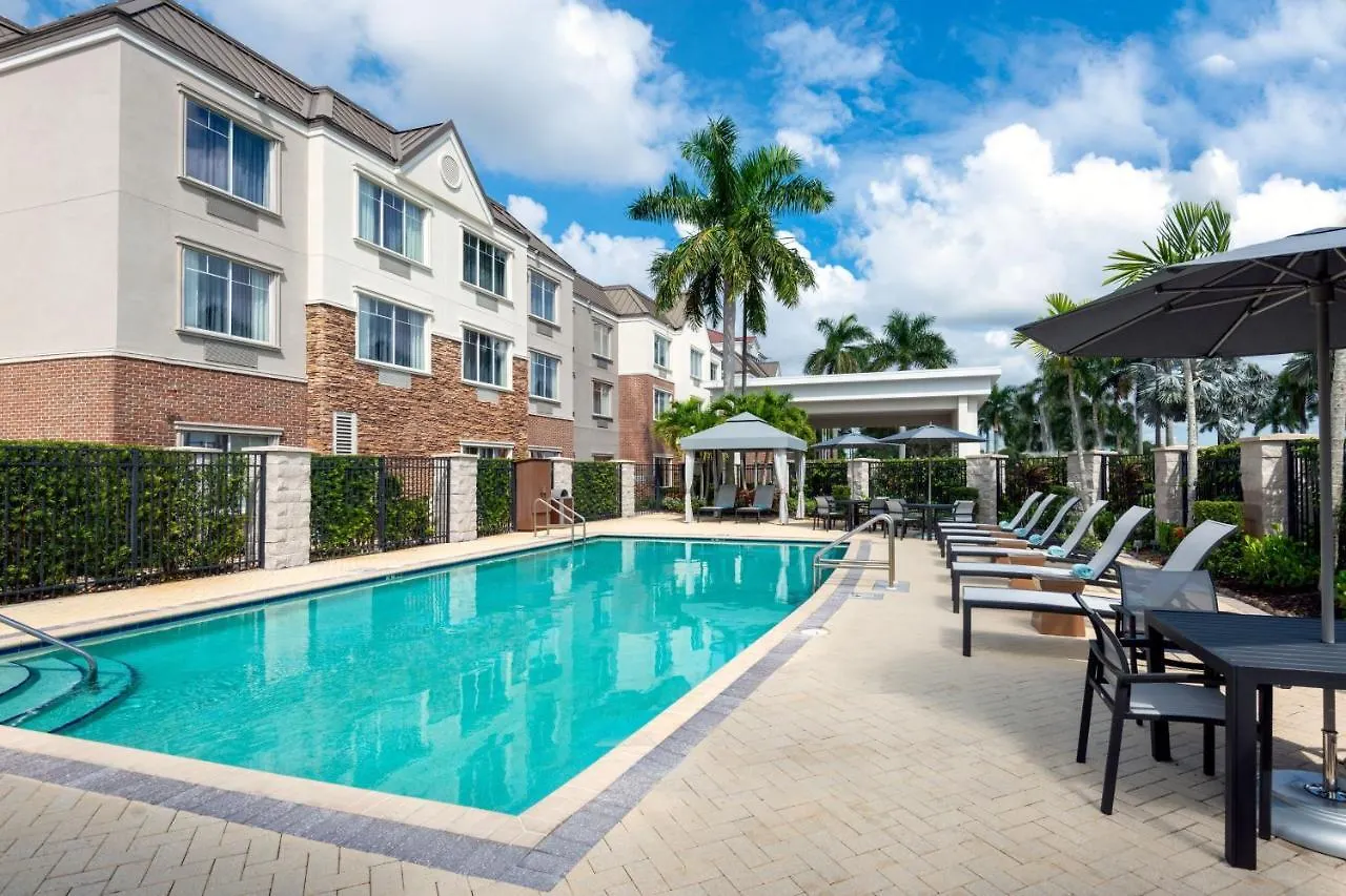 Courtyard By Marriott At Town Center Hotel 3*