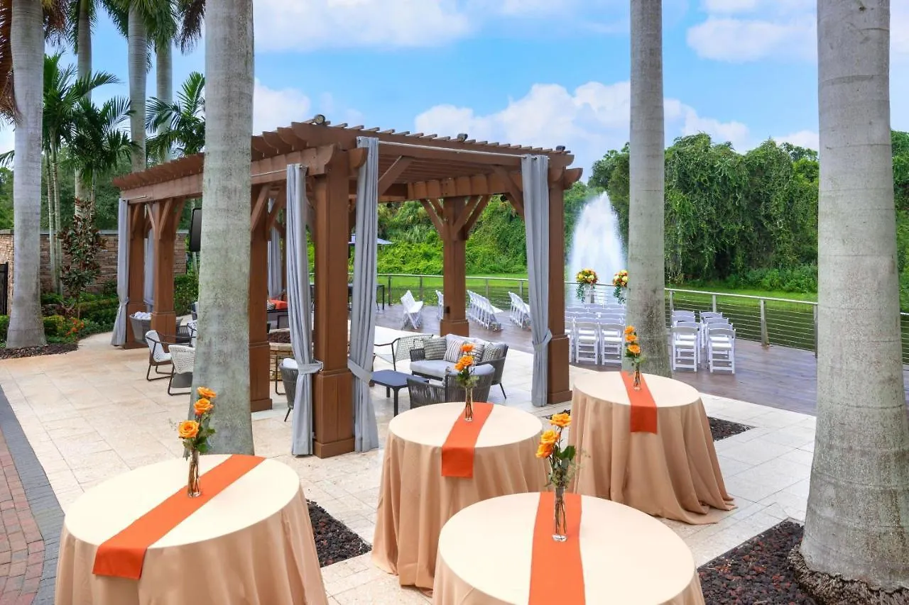 Courtyard By Marriott At Town Center Hotel