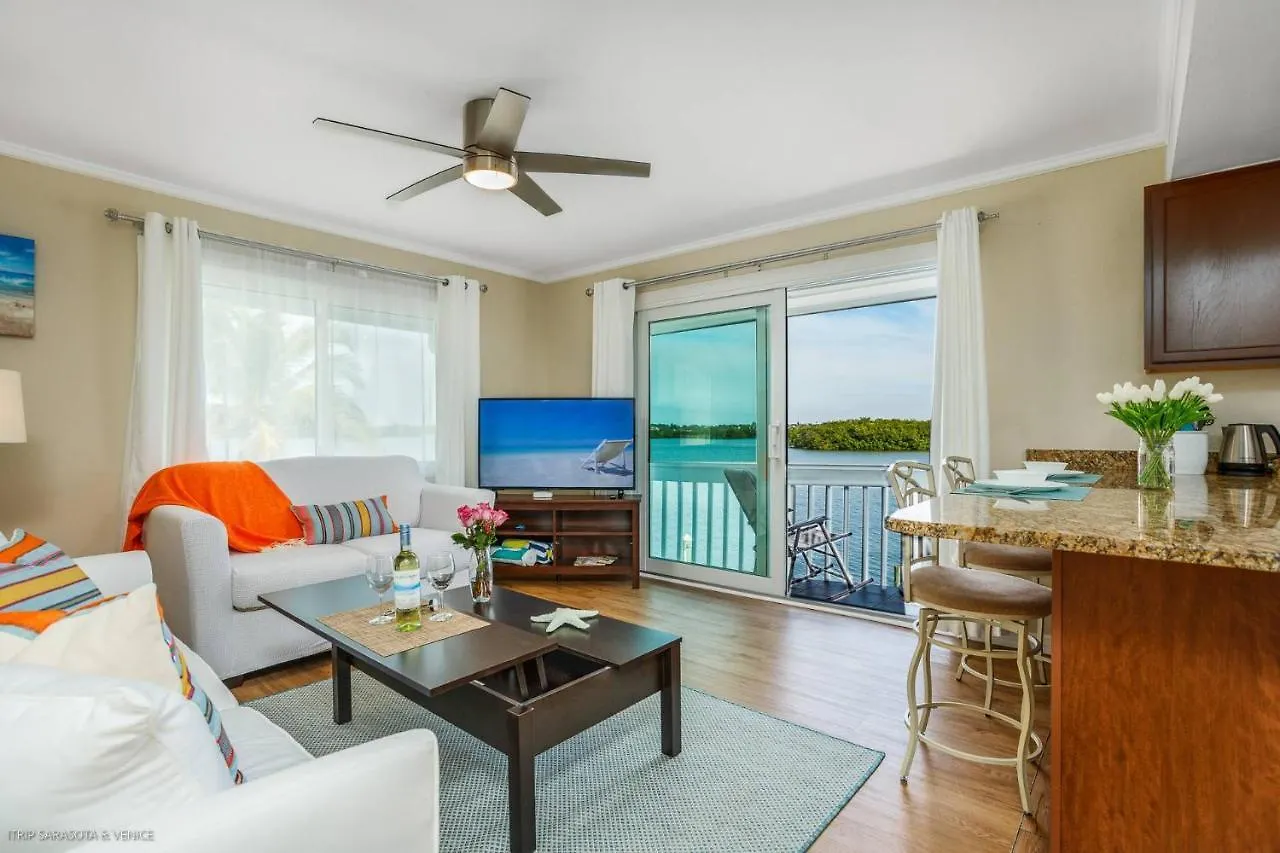 Coastal Breeze Siesta Pelican 