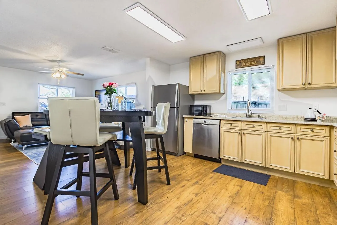 Quaint In A South Neighborhood Holiday home