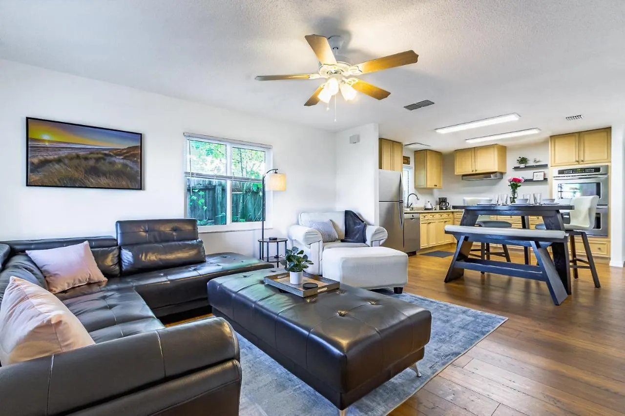 Quaint In A South Neighborhood Sarasota