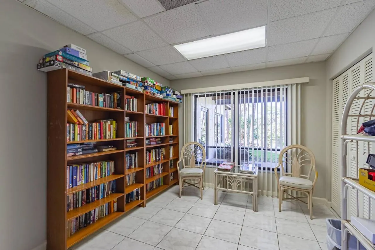 Yellow Pine Duplex Close To Pool & Tennis Holiday home Sarasota