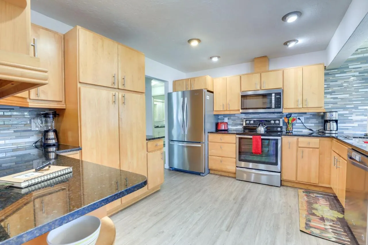 House With Private Pool - 4 Mi To Beach! Holiday home Sarasota
