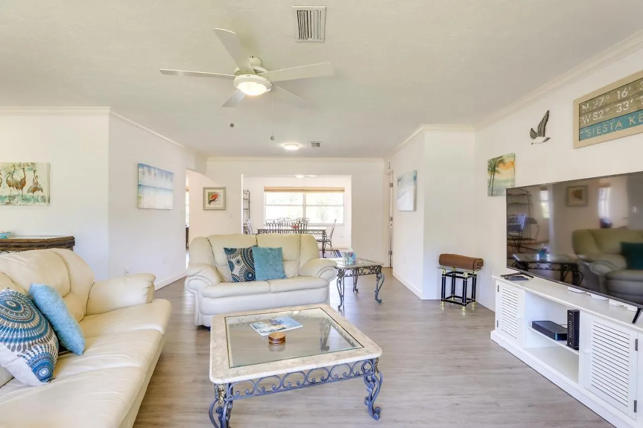 Holiday home House With Private Pool - 4 Mi To Beach!
