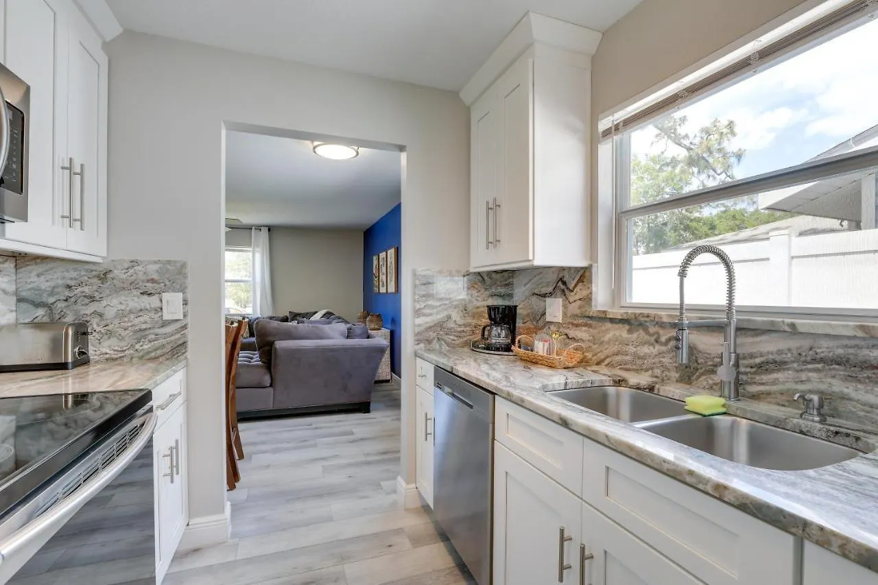 Coastal Minutes To Beach! Sarasota