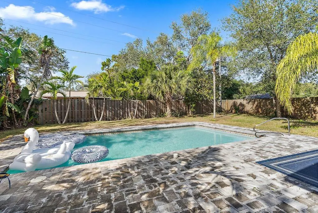 Holiday home Florida Getaway With Backyard Pool Oasis *
