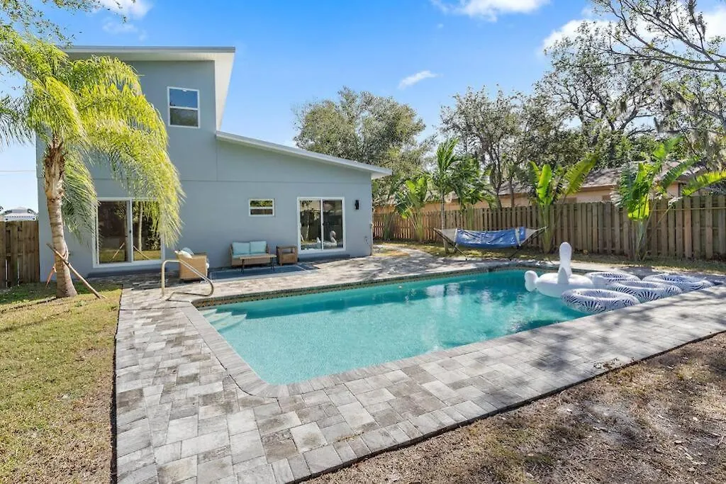 Florida Getaway With Backyard Pool Oasis