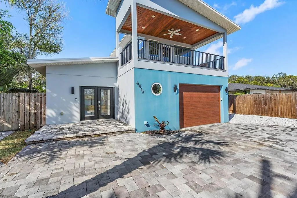 Florida Getaway With Backyard Pool Oasis * Sarasota