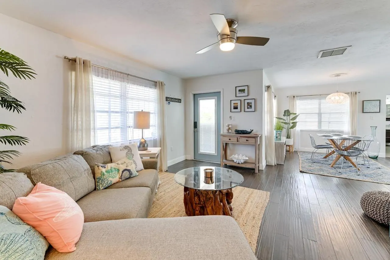 Sunny With Pool Near Siesta Key Beach! Holiday home *