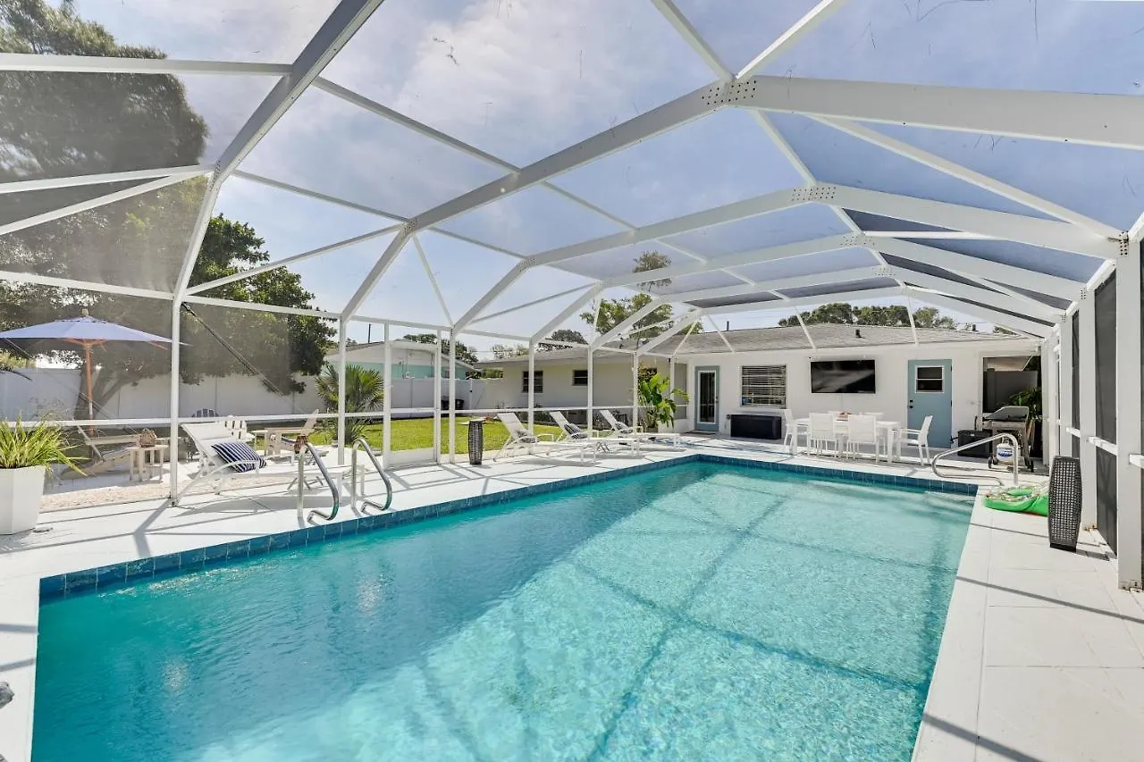 Sunny With Pool Near Siesta Key Beach! Sarasota