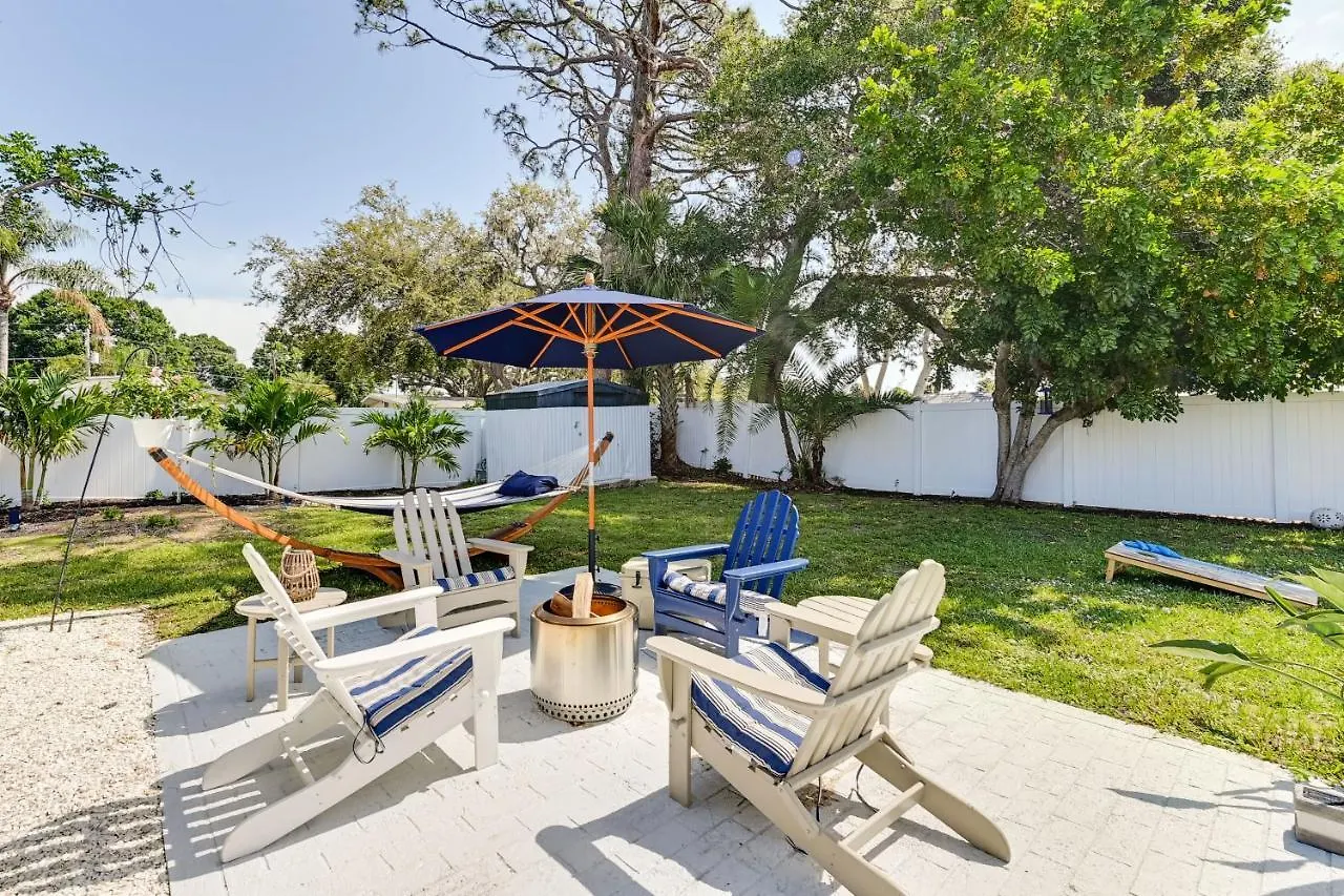 Sunny With Pool Near Siesta Key Beach! Holiday home *