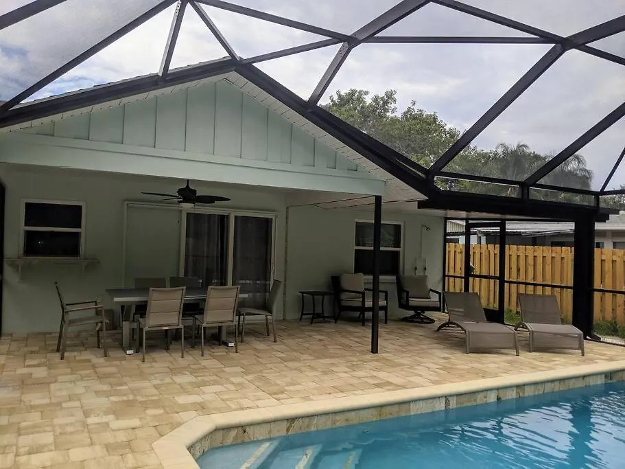 Holiday home New England 3bd 2bt Heated Pool Close To Siesta *