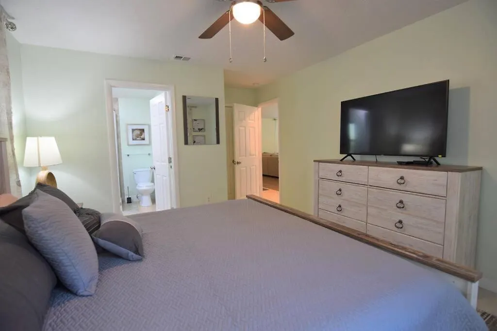 New England 3bd 2bt Heated Pool Close To Siesta *