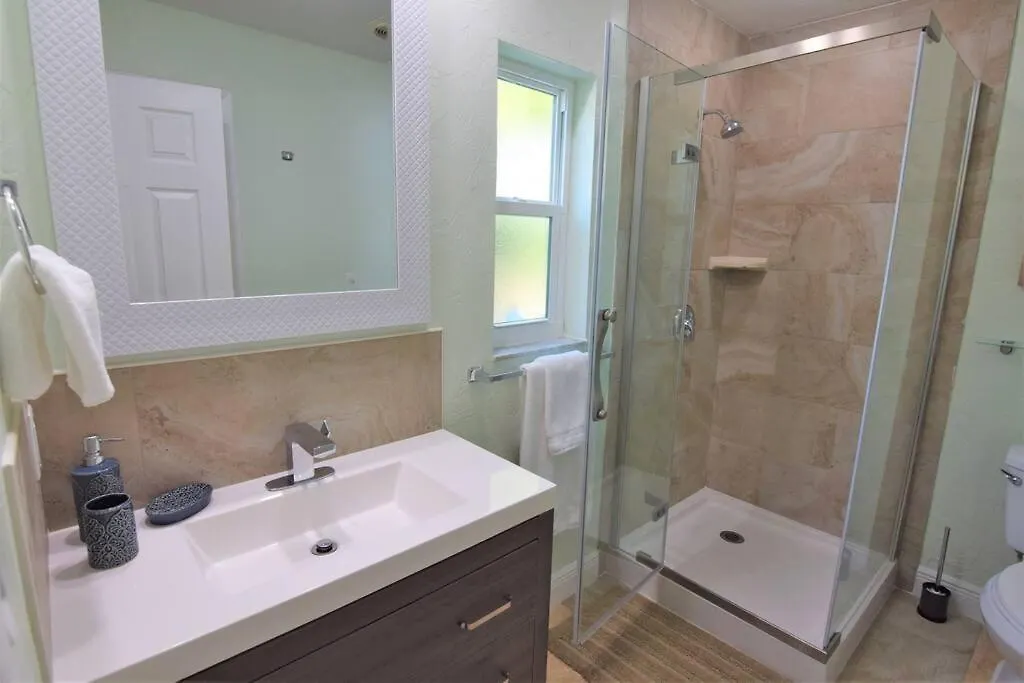 New England 3bd 2bt Heated Pool Close To Siesta Holiday home *