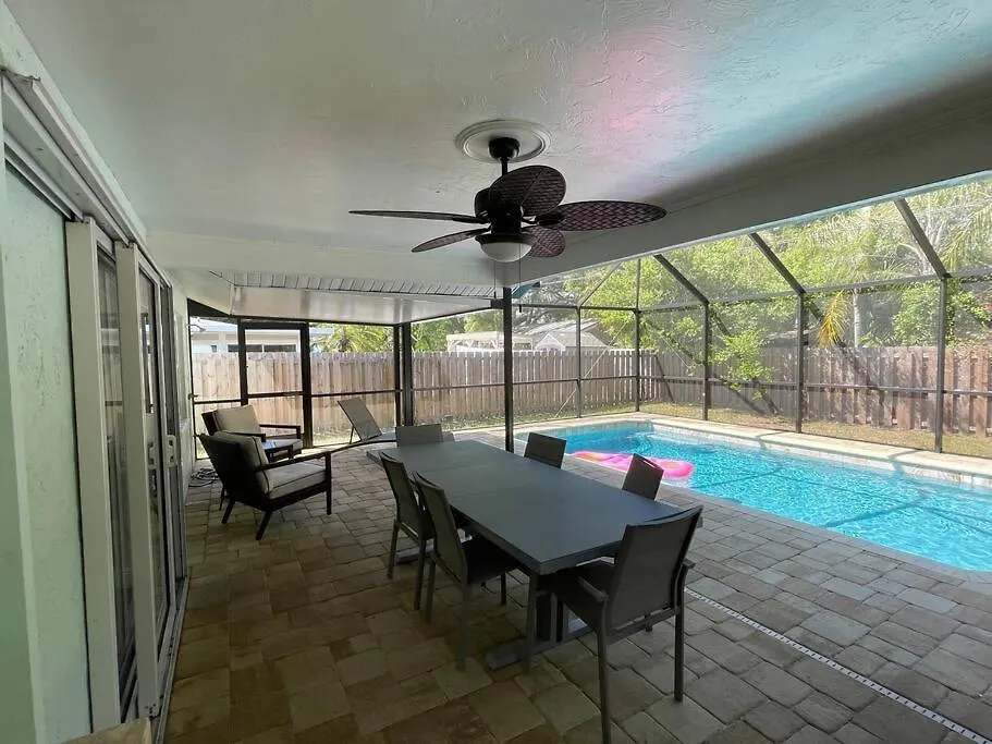 Holiday home New England 3bd 2bt Heated Pool Close To Siesta Sarasota