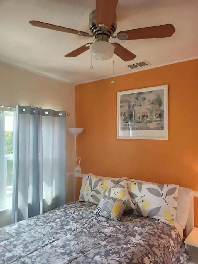 Apartment ~ Cozy In-law Close To Siesta Key ~ *