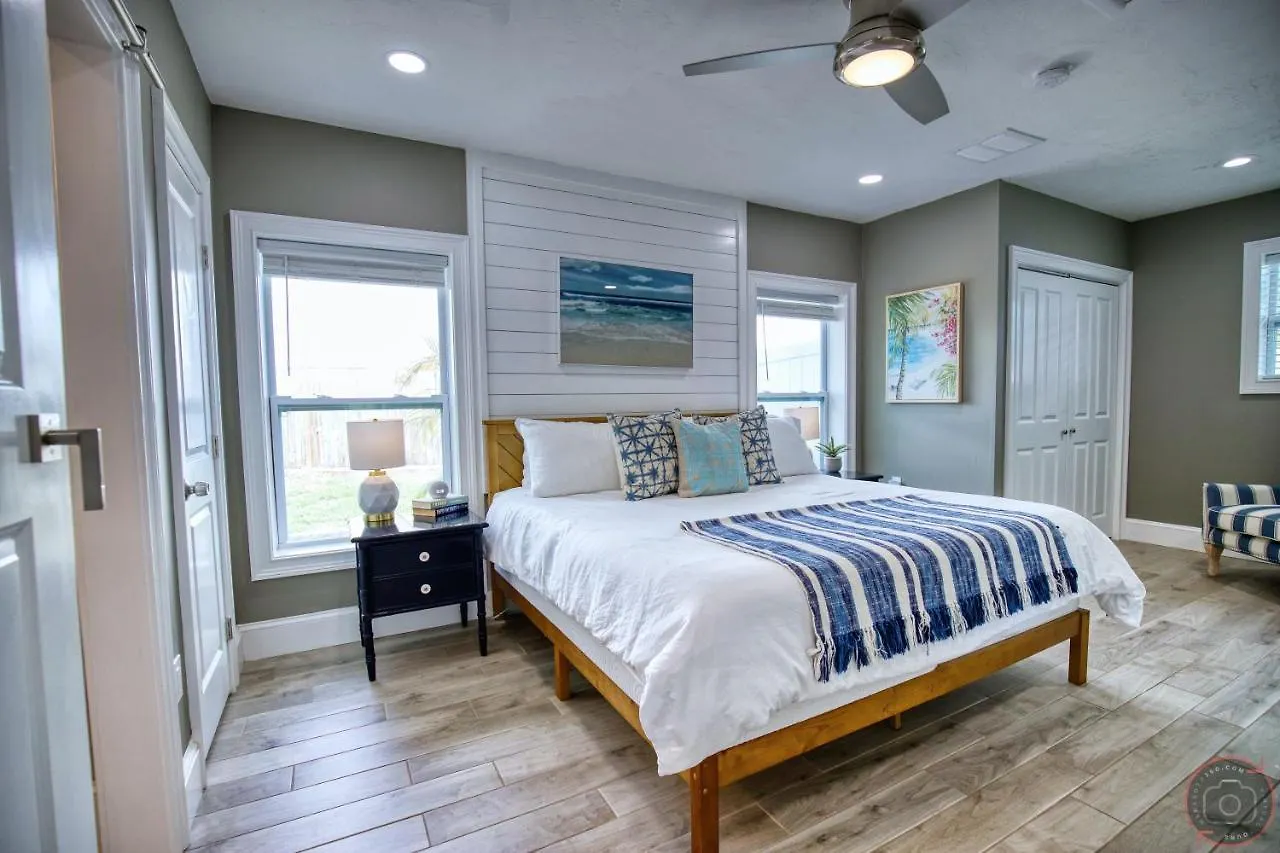 Holiday home Tropical Oasis, Heated Pool, Hot Tub, Near Siesta Key *