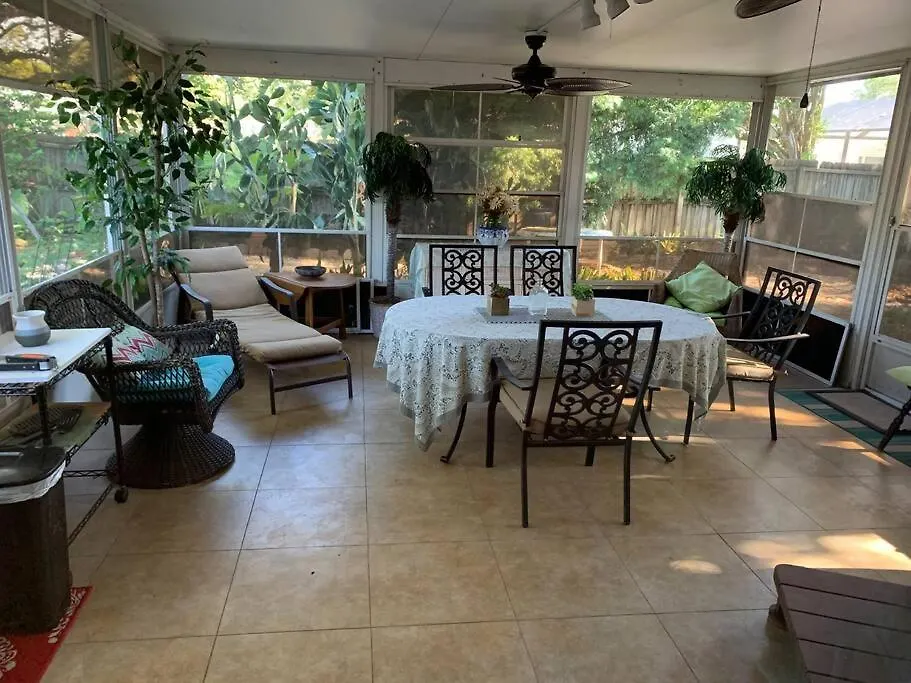 One Bed Near Beaches And Downtown Holiday home *