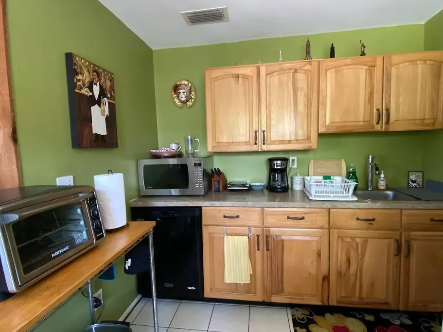 One Bed Near Beaches And Downtown Holiday home