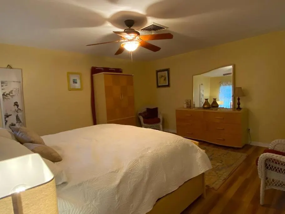 Holiday home One Bed Near Beaches And Downtown *