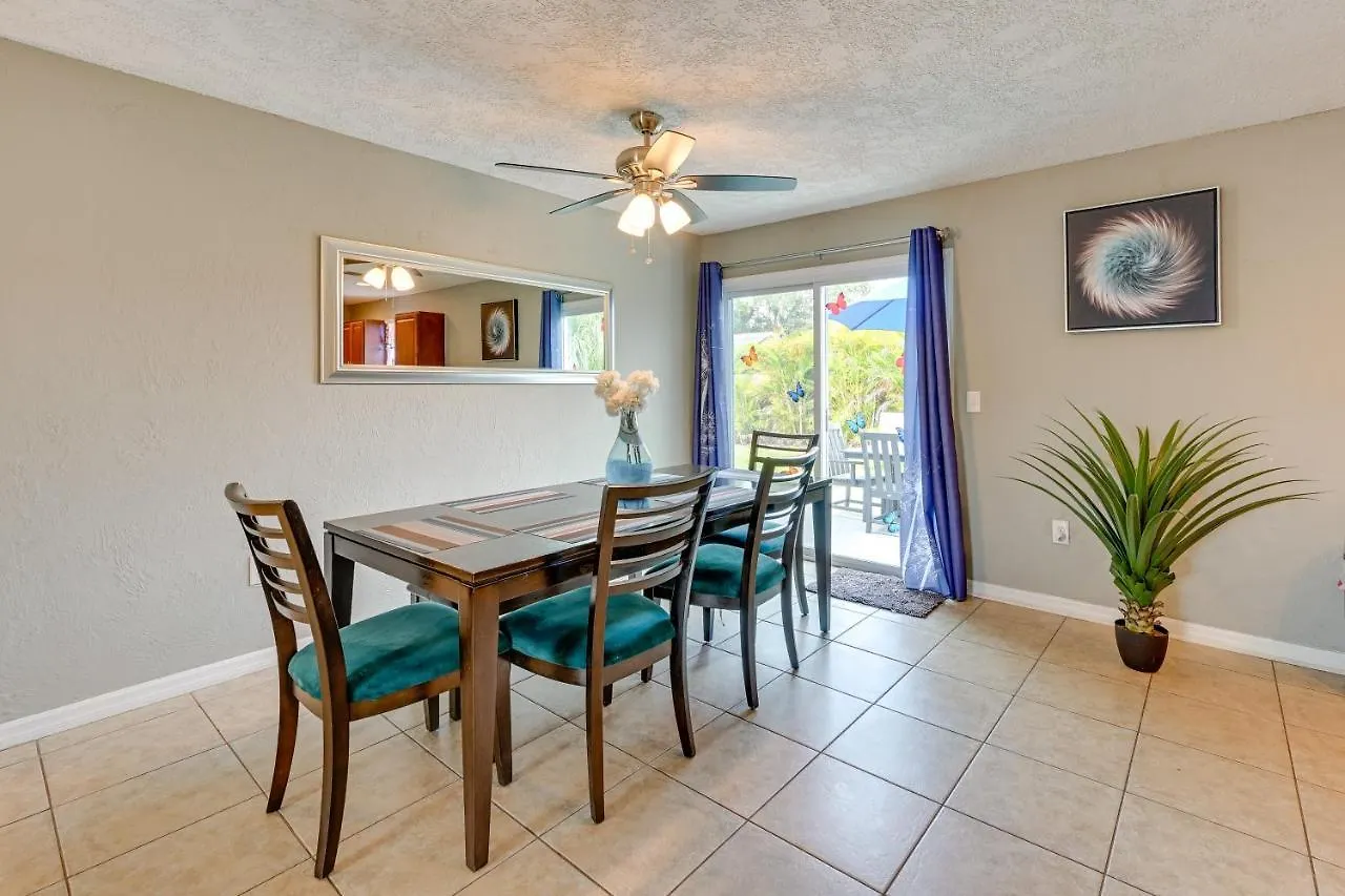 Dog-friendly With Yard About 6 Miles To The Beach!
