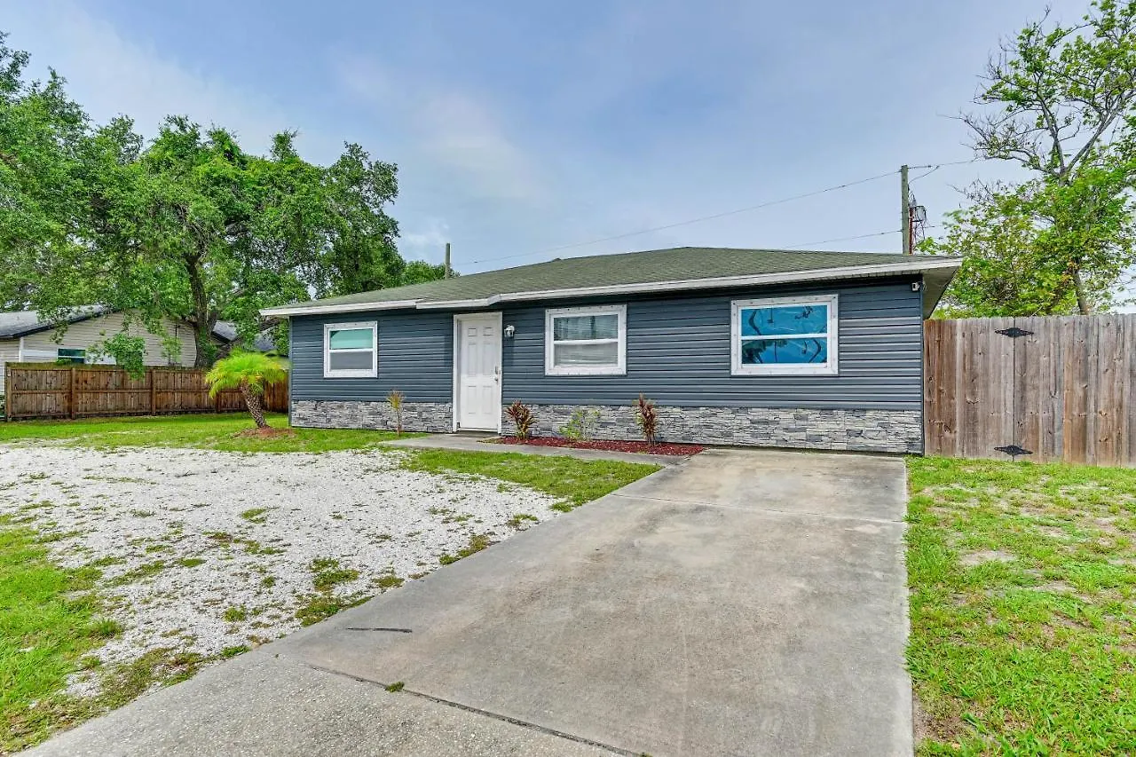 Dog-friendly With Yard About 6 Miles To The Beach!