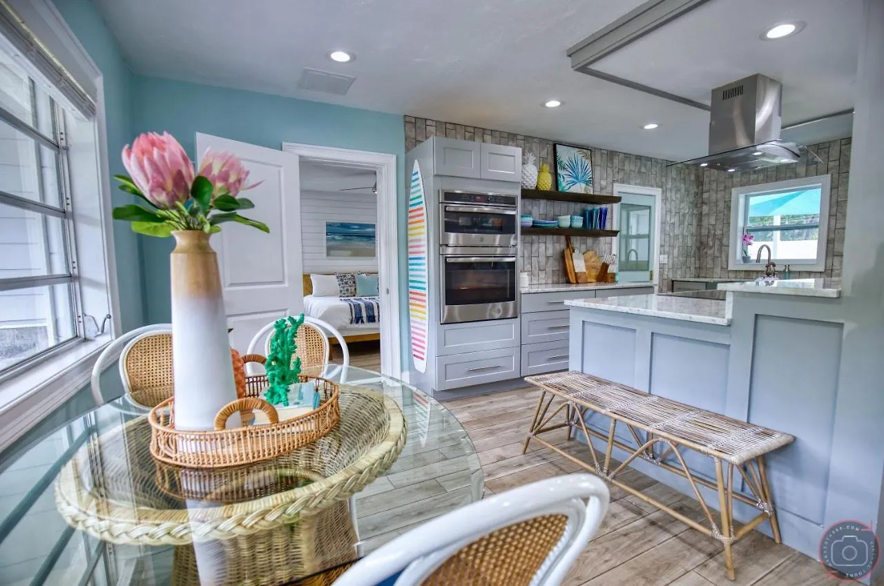 Tropical Oasis, Heated Pool, Hot Tub, Near Siesta Key Holiday home Sarasota
