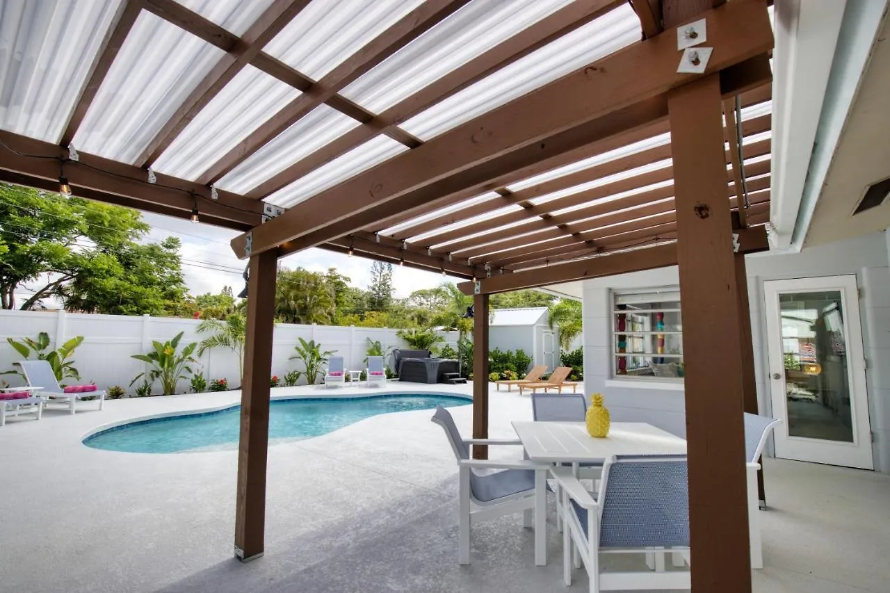 Holiday home Tropical Oasis, Heated Pool, Hot Tub, Near Siesta Key *