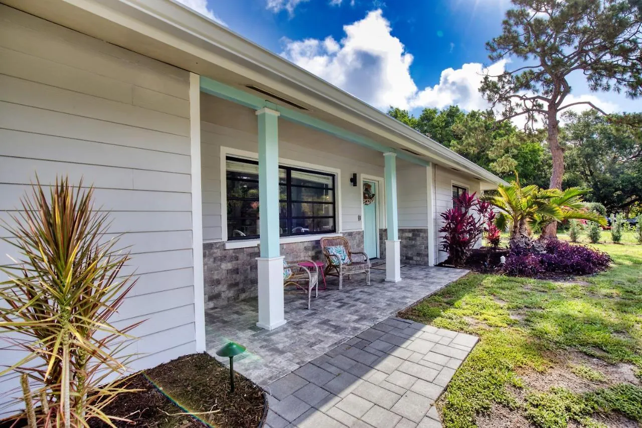 Tropical Oasis, Heated Pool, Hot Tub, Near Siesta Key Holiday home *