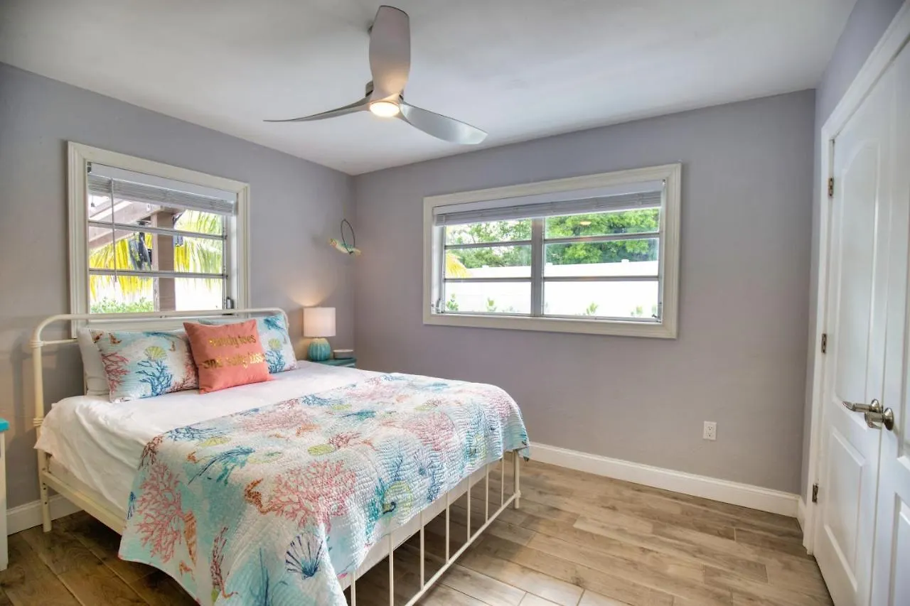 Tropical Oasis, Heated Pool, Hot Tub, Near Siesta Key Holiday home *