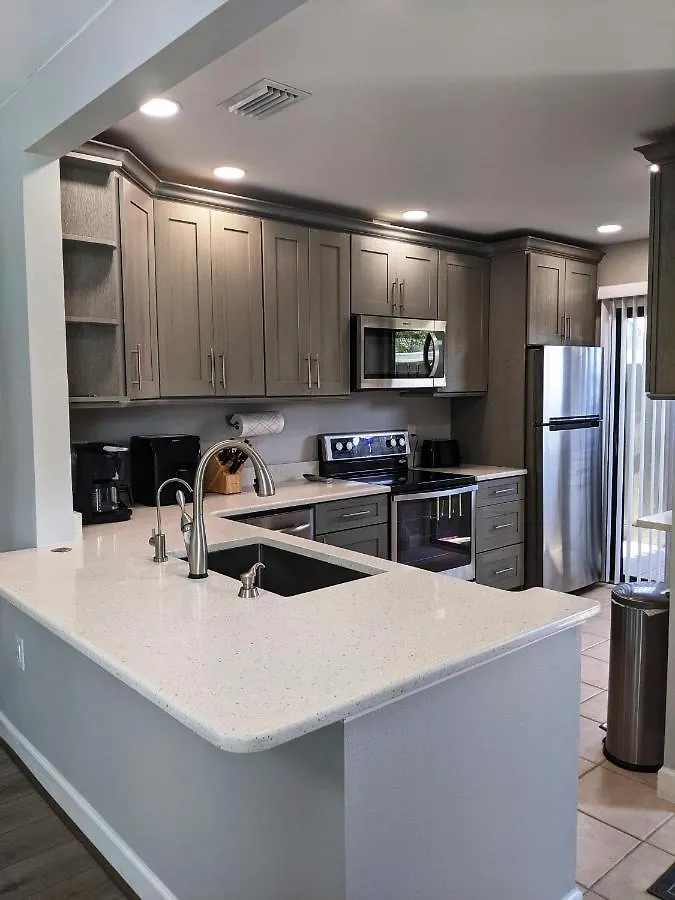 Lovely 2 Bedroom With A Pool! * Sarasota