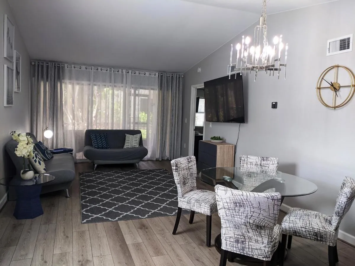 Lovely 2 Bedroom With A Pool! Apartment