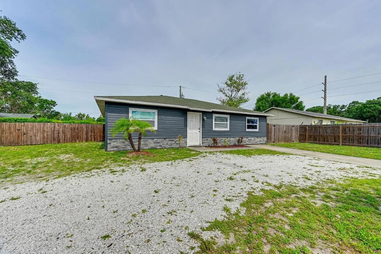Dog-friendly With Yard About 6 Miles To The Beach!
