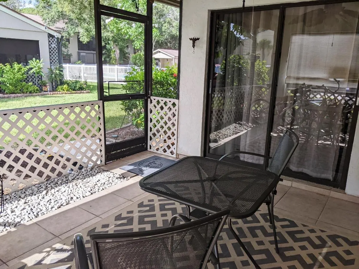 Lovely 2 Bedroom With A Pool! *