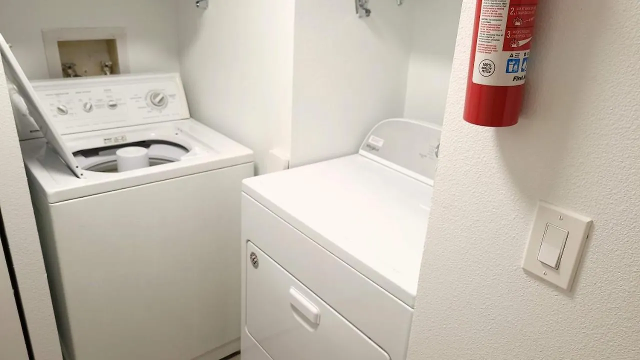 Lovely 2 Bedroom With A Pool! Apartment Sarasota