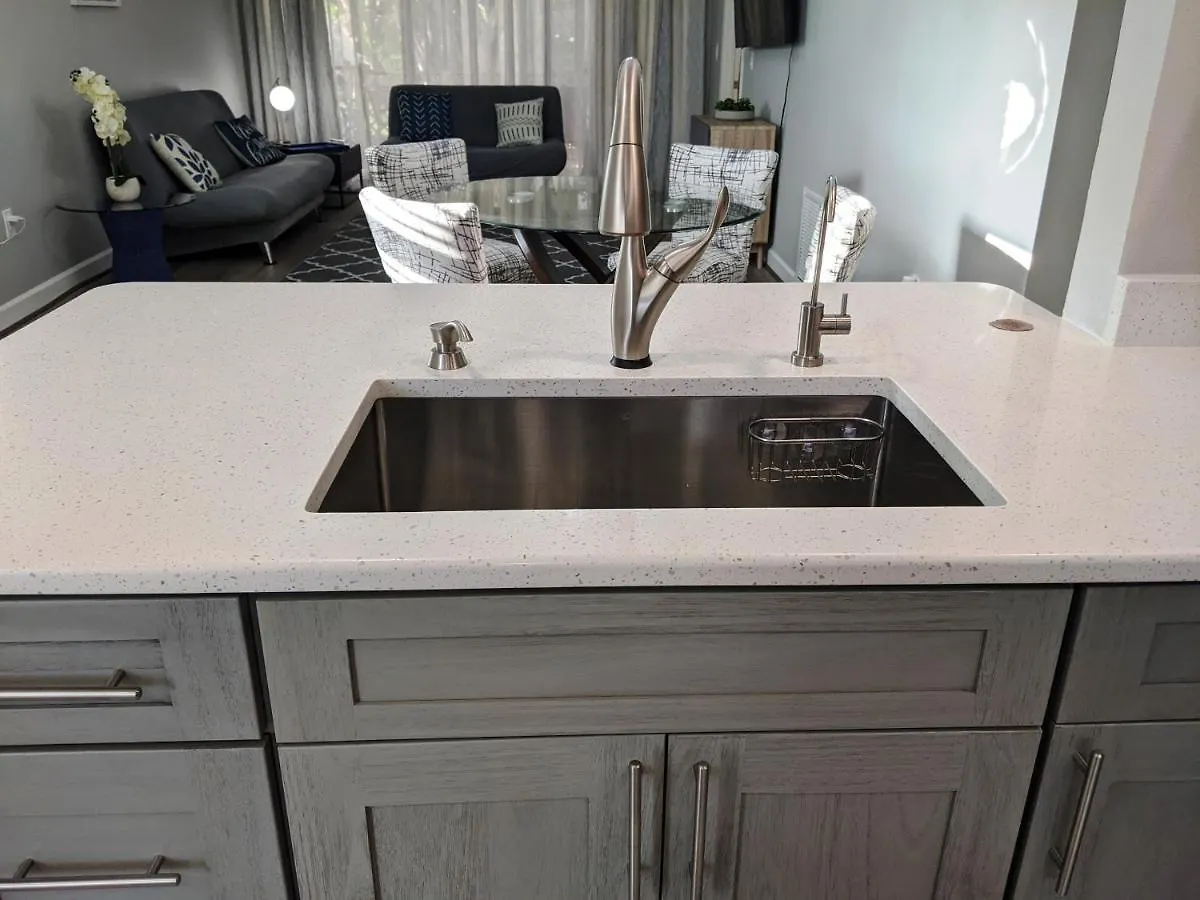 Lovely 2 Bedroom With A Pool! Apartment Sarasota