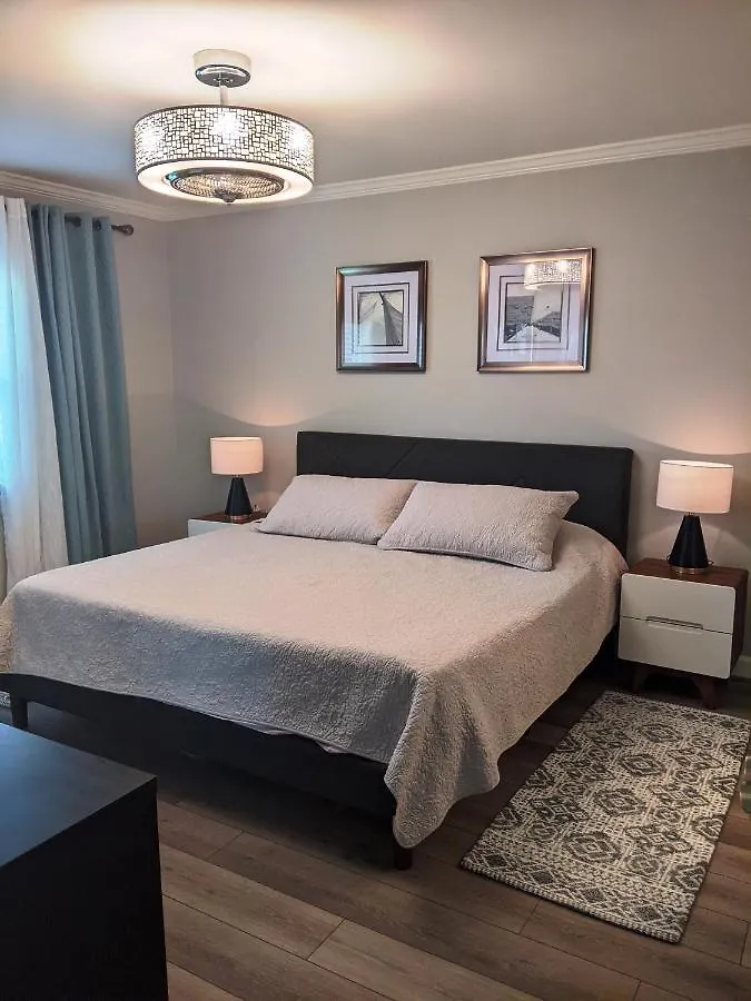 Apartment Lovely 2 Bedroom With A Pool!