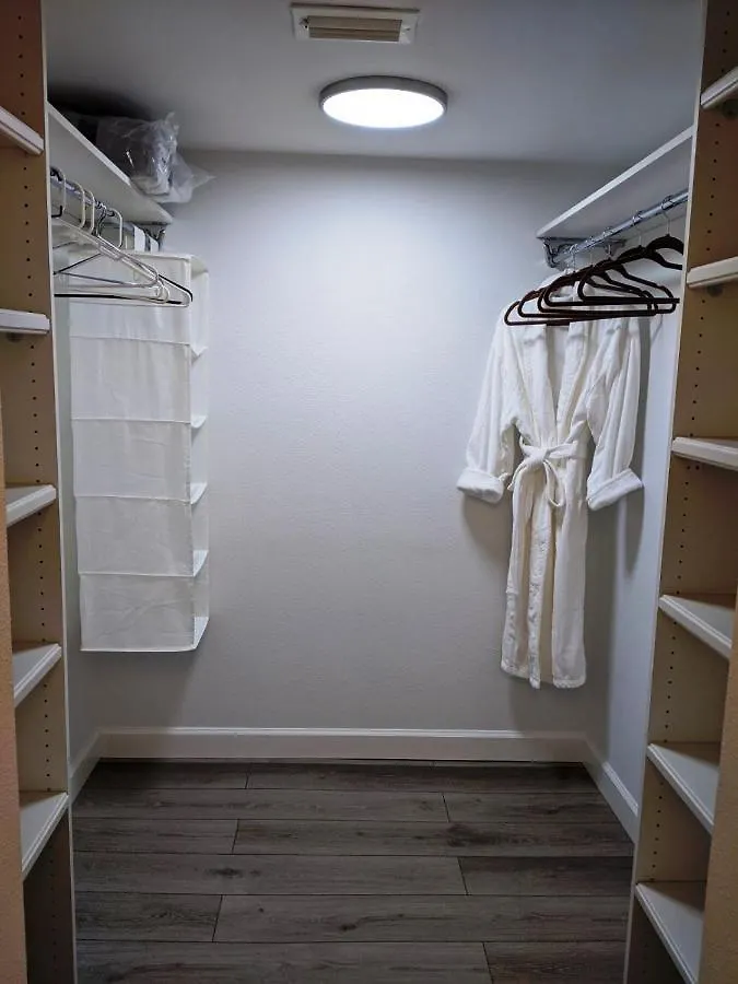 Lovely 2 Bedroom With A Pool! Apartment *