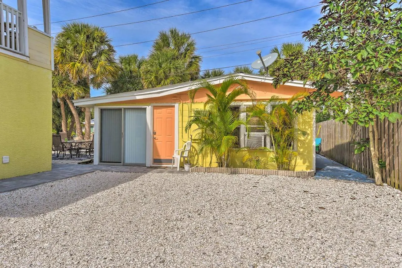 Siesta Key Couples Escape - Walk To Beaches!