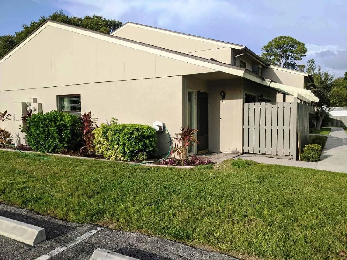 Lovely 2 Bedroom With A Pool! Sarasota